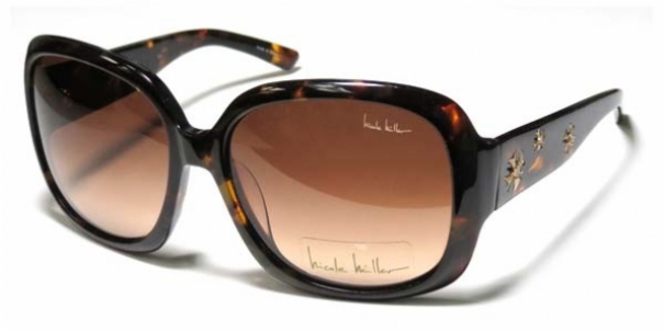 NICOLE MILLER PEARL in C02