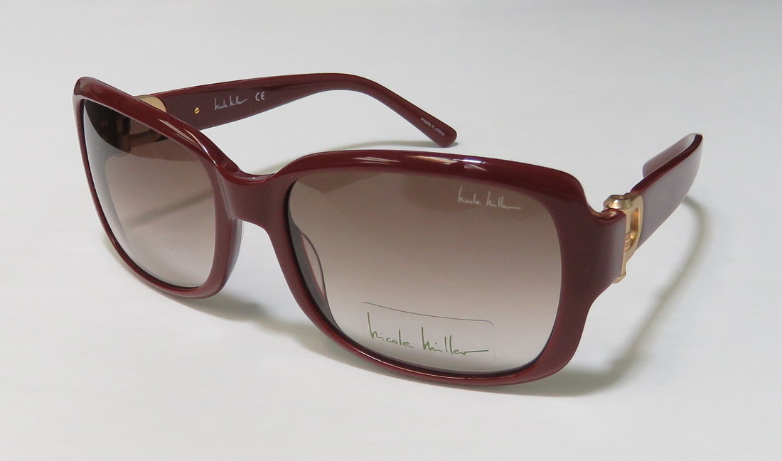 NICOLE MILLER MINETTA in C03